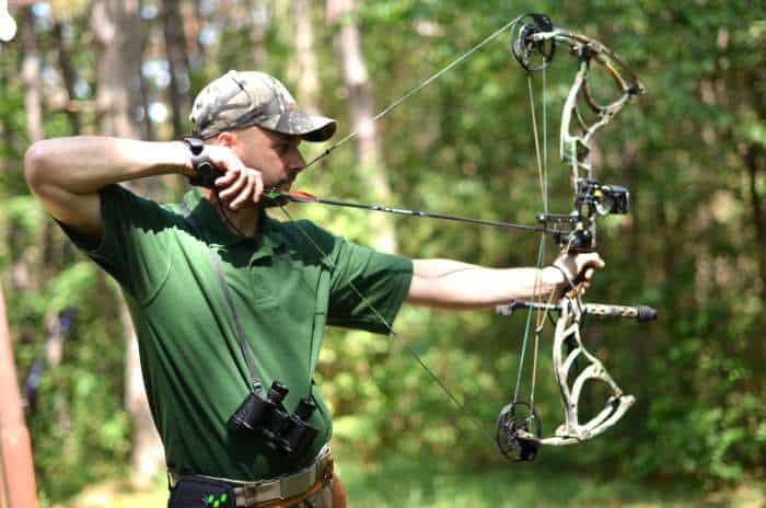 Aiming a compound bow at full draw